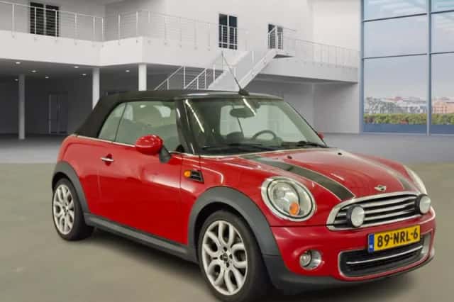MINI Cabrio (2010) thumbnail 2