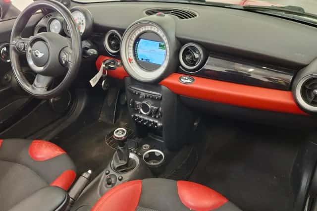 MINI Cabrio (2010) thumbnail 6