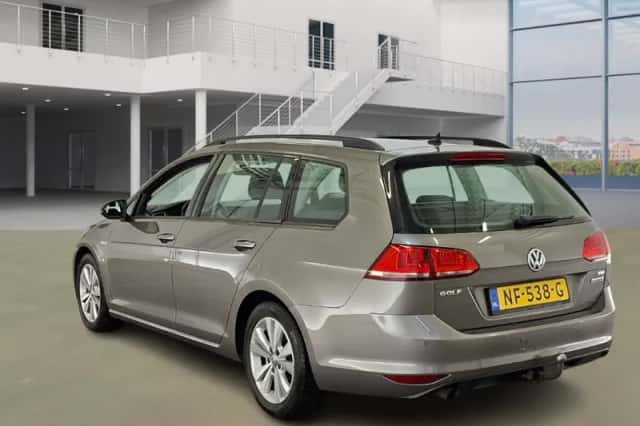 Volkswagen Golf (2017) thumbnail 4