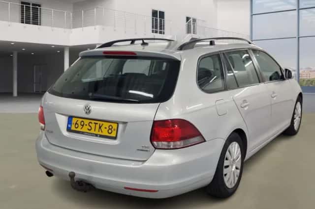 Volkswagen Golf (2011) thumbnail 3