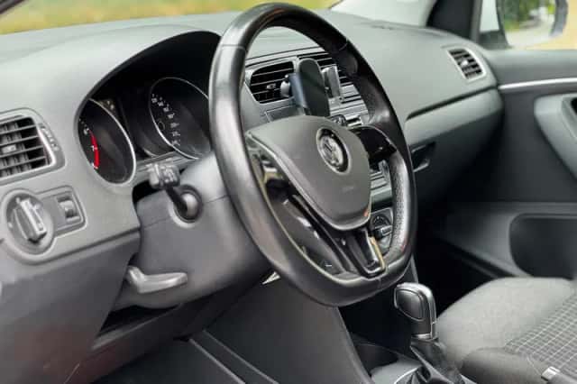 Volkswagen Polo (2016) thumbnail 3
