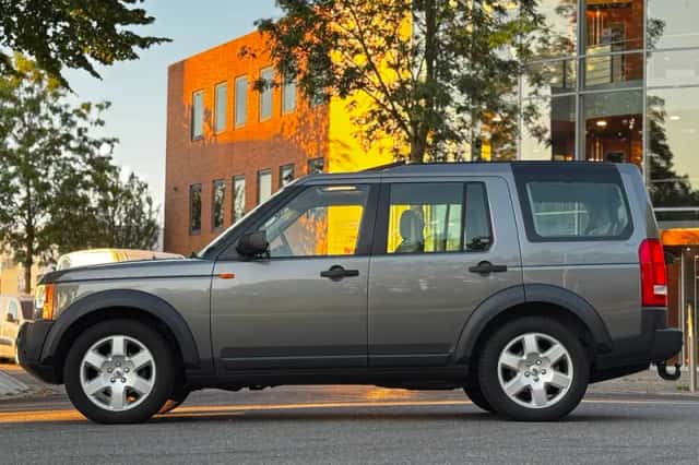 Land Rover Discovery (2008) thumbnail 2