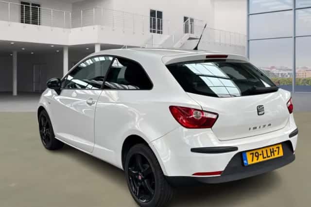 SEAT Ibiza (2010) thumbnail 4