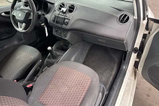 SEAT Ibiza (2010) thumbnail 5