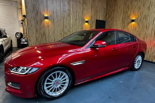 Jaguar XE (2017) thumbnail 4