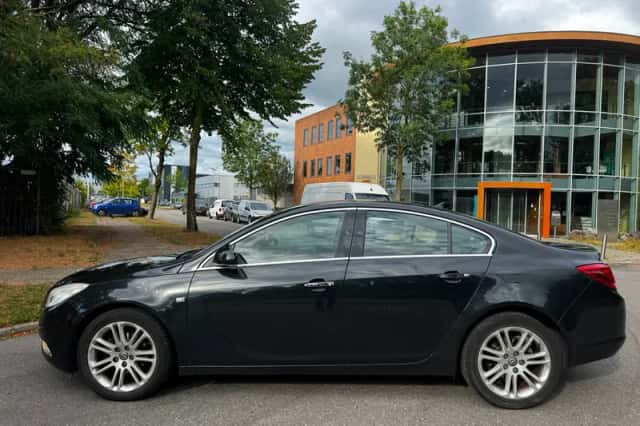 Opel Insignia (2010) thumbnail 2