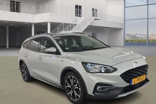 Ford Focus (2021) thumbnail 2