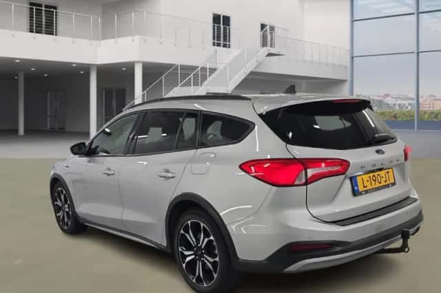 Ford Focus (2021) thumbnail 4