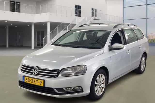 Volkswagen Passat (2012) thumbnail 1