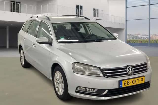 Volkswagen Passat (2012) thumbnail 2