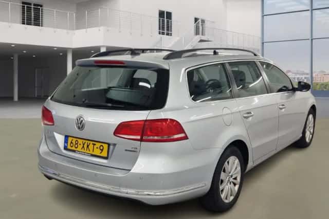 Volkswagen Passat (2012) thumbnail 3