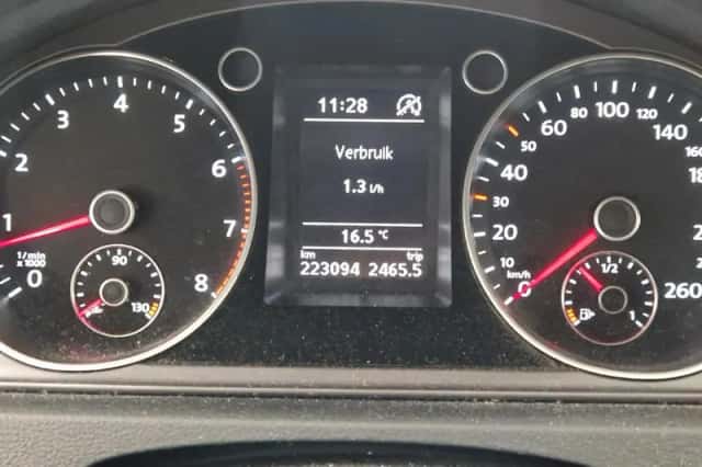 Volkswagen Passat (2012) thumbnail 5