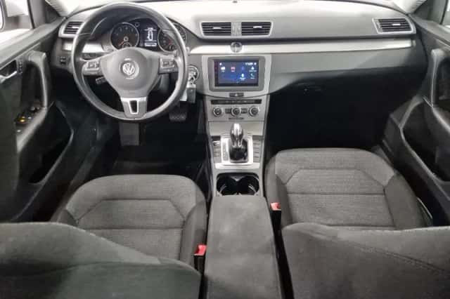 Volkswagen Passat (2012) thumbnail 6