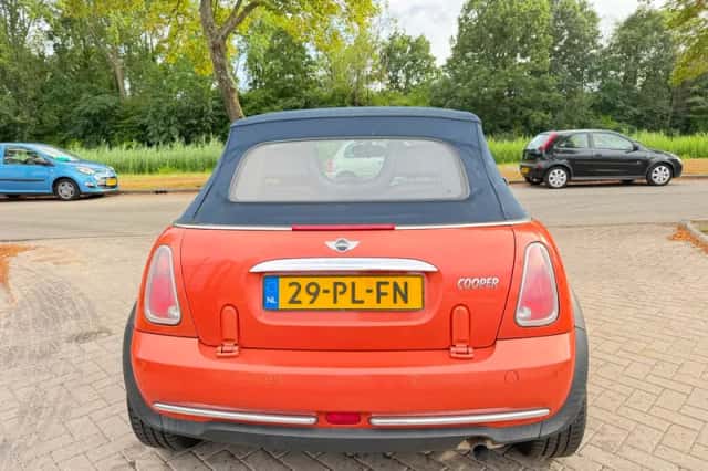 MINI Cabrio (2004) thumbnail 3