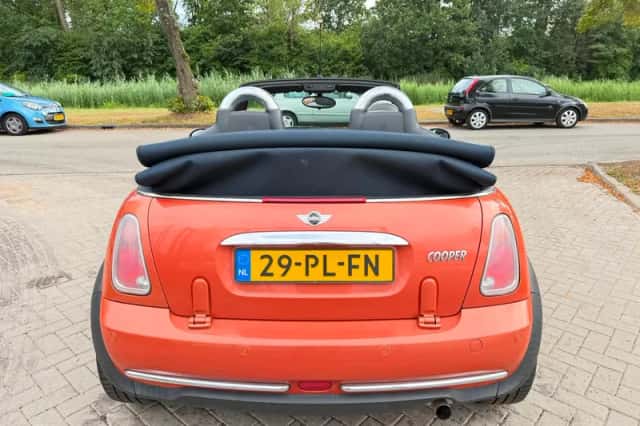 MINI Cabrio (2004) thumbnail 5