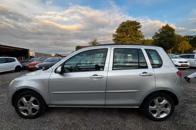 Mazda 2 (2004) thumbnail 2