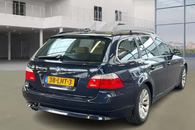 BMW 5-Serie (2010) thumbnail 2