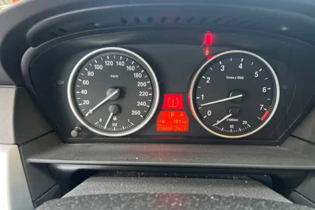 BMW 5-Serie (2010) thumbnail 6