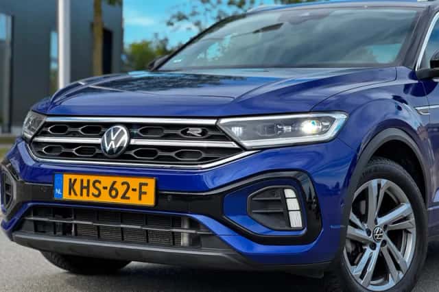 Volkswagen T-Roc (2024) thumbnail 2