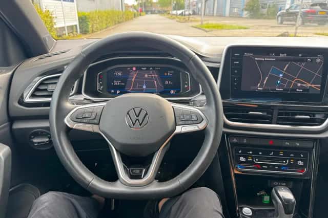 Volkswagen T-Roc (2024) thumbnail 3