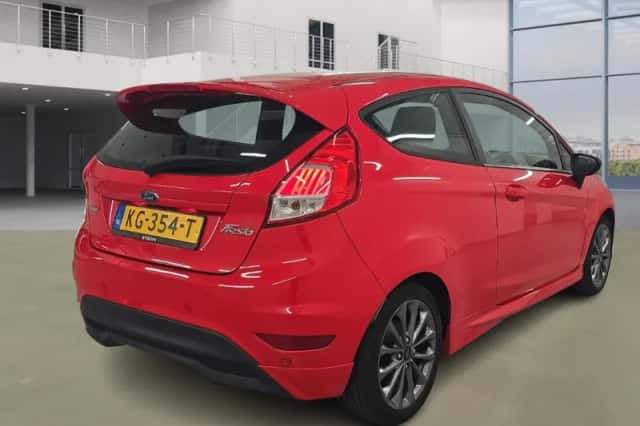 Ford Fiesta (2016) thumbnail 3