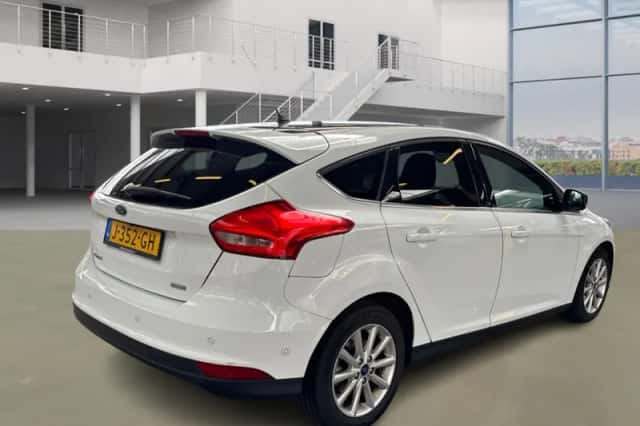 Ford Focus (2016) thumbnail 3