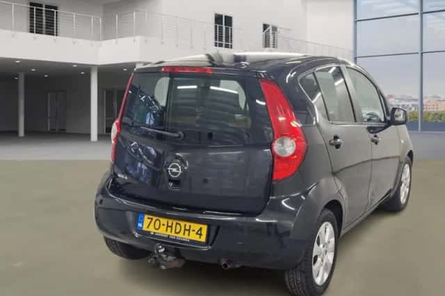 Opel Agila (2008) thumbnail 3
