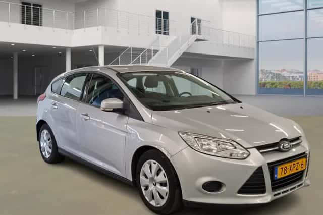 Ford Focus (2012) thumbnail 2