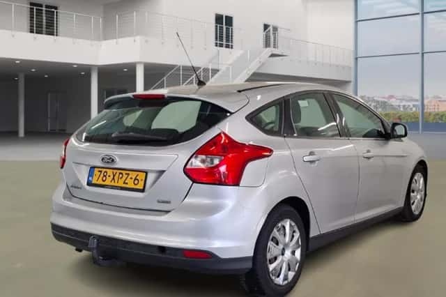 Ford Focus (2012) thumbnail 3
