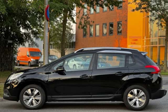 Peugeot 2008 (2015) thumbnail 2