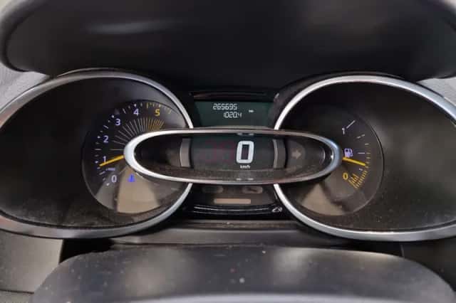 Renault Clio (2015) thumbnail 5
