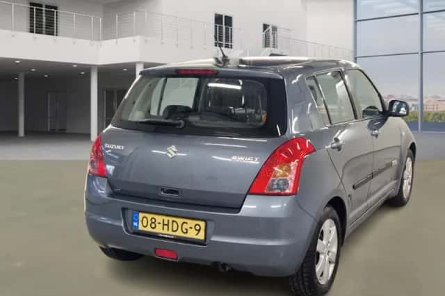 Suzuki Swift (2008) thumbnail 3