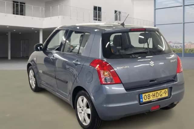 Suzuki Swift (2008) thumbnail 4