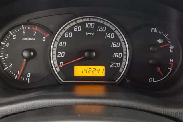 Suzuki Swift (2008) thumbnail 5