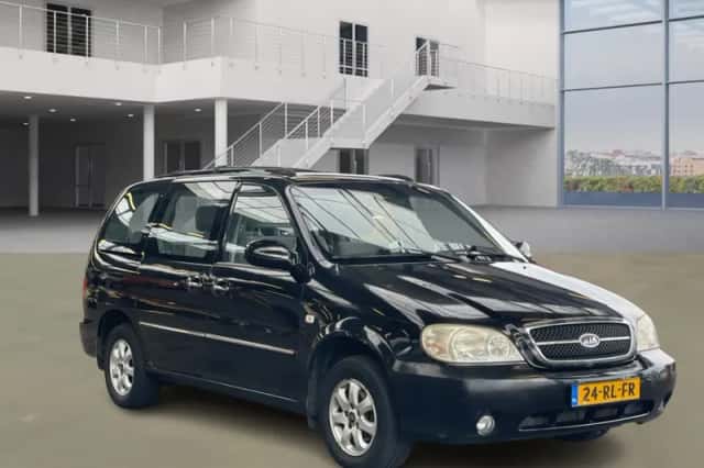 Kia Carnival (2005) thumbnail 2