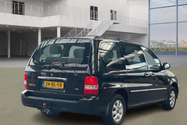 Kia Carnival (2005) thumbnail 3