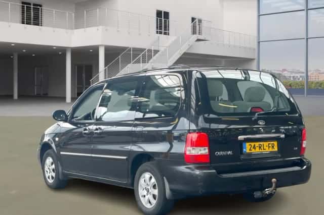 Kia Carnival (2005) thumbnail 4
