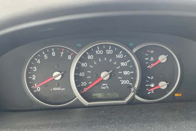 Kia Carnival (2005) thumbnail 5