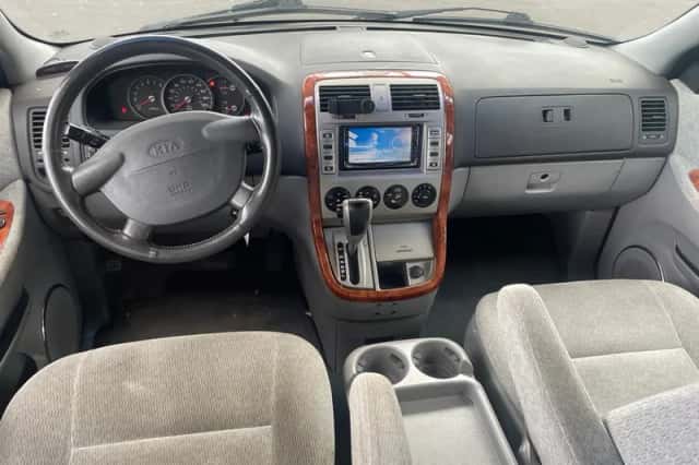 Kia Carnival (2005) thumbnail 6