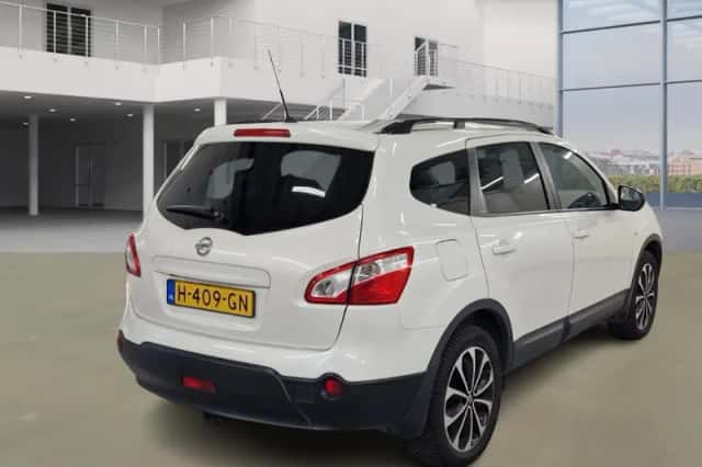 Nissan Qashqai (2013) thumbnail 3
