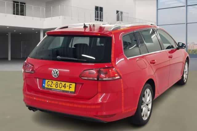 Volkswagen Golf (2015) thumbnail 3