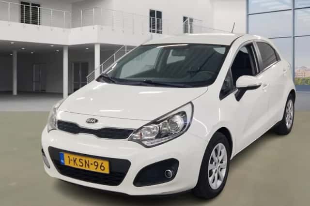 Kia Rio (2013) thumbnail 1