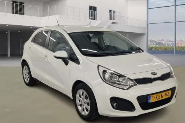 Kia Rio (2013) thumbnail 2