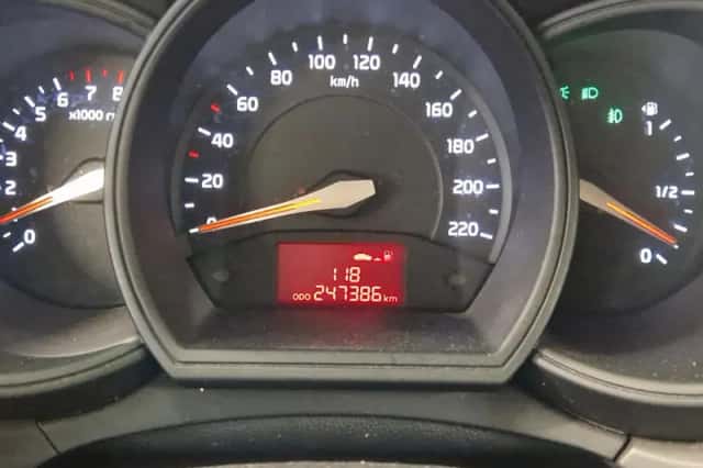 Kia Rio (2013) thumbnail 5