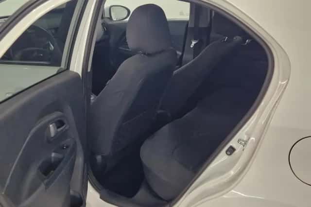 Kia Rio (2013) thumbnail 6