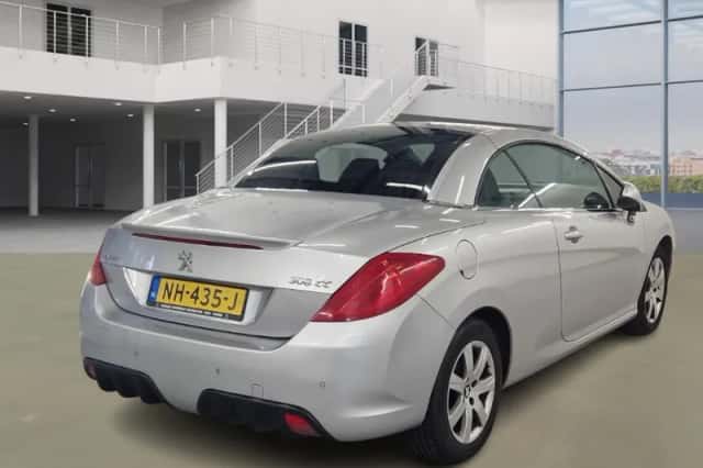 Peugeot 308 (2013) thumbnail 3