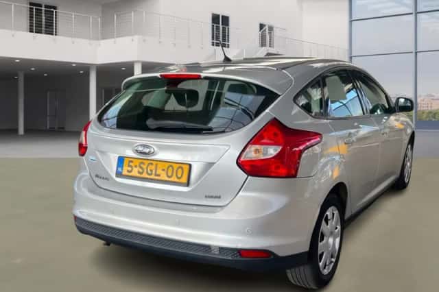 Ford Focus (2013) thumbnail 3