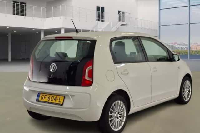 Volkswagen Up! (2015) thumbnail 3