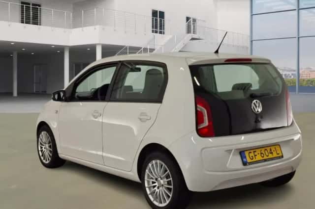 Volkswagen Up! (2015) thumbnail 4