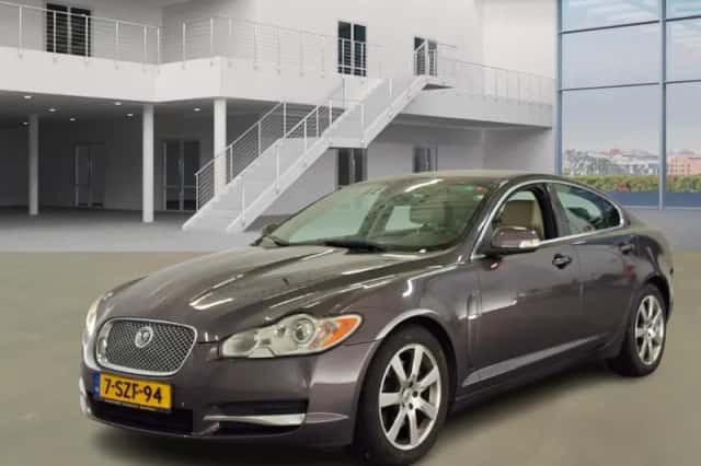 Jaguar XF (2008) thumbnail 1